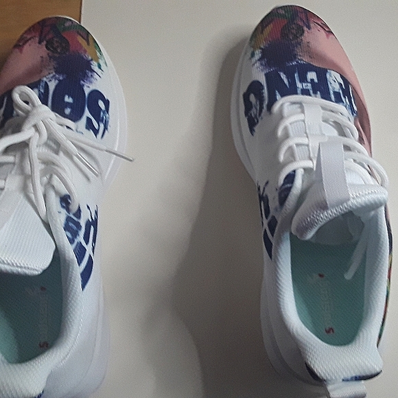 Beautiful uniquely designed womens European 43 customized sneakers - Picture 5 of 12